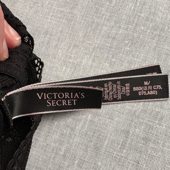 Victoria's Secret Black Bra Bralette with Racerback Design Size Medium - Picture 3 of 6
